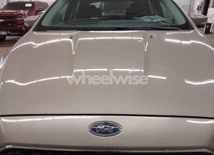 Photo 13 of 2015 Ford Focus SE (VIN 1FADP3F24FL343320)