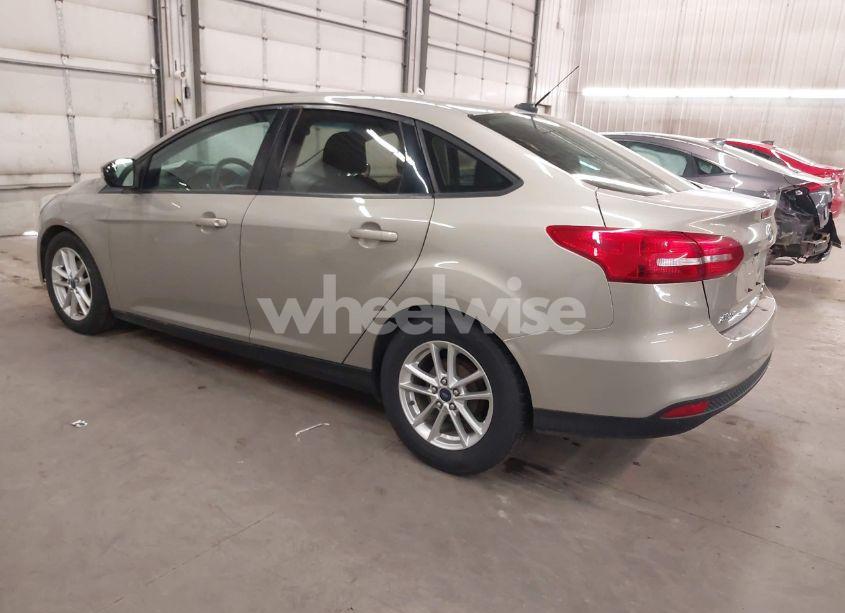 Photo 3 of 2015 Ford Focus SE (VIN 1FADP3F24FL343320)