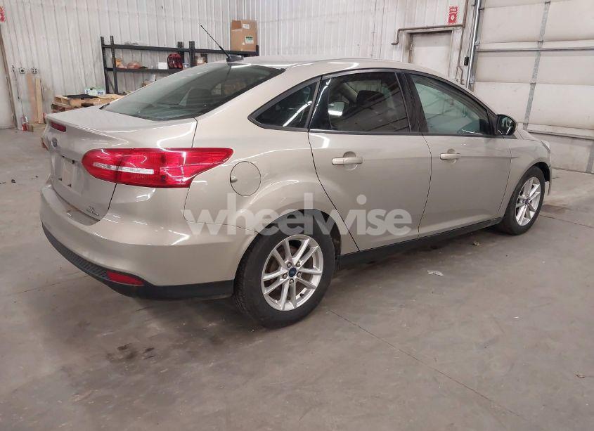 Photo 4 of 2015 Ford Focus SE (VIN 1FADP3F24FL343320)