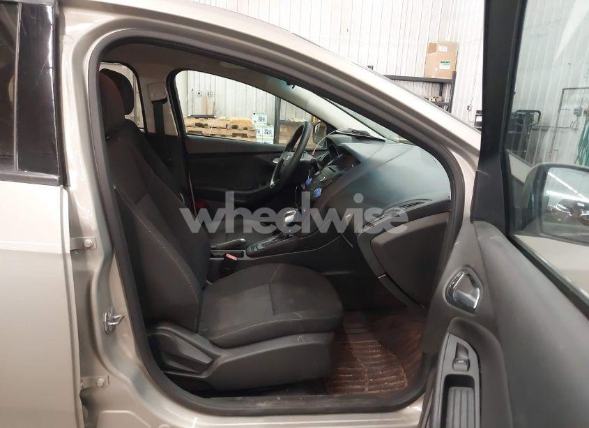 Photo 5 of 2015 Ford Focus SE (VIN 1FADP3F24FL343320)