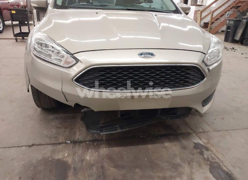 Photo 6 of 2015 Ford Focus SE (VIN 1FADP3F24FL343320)