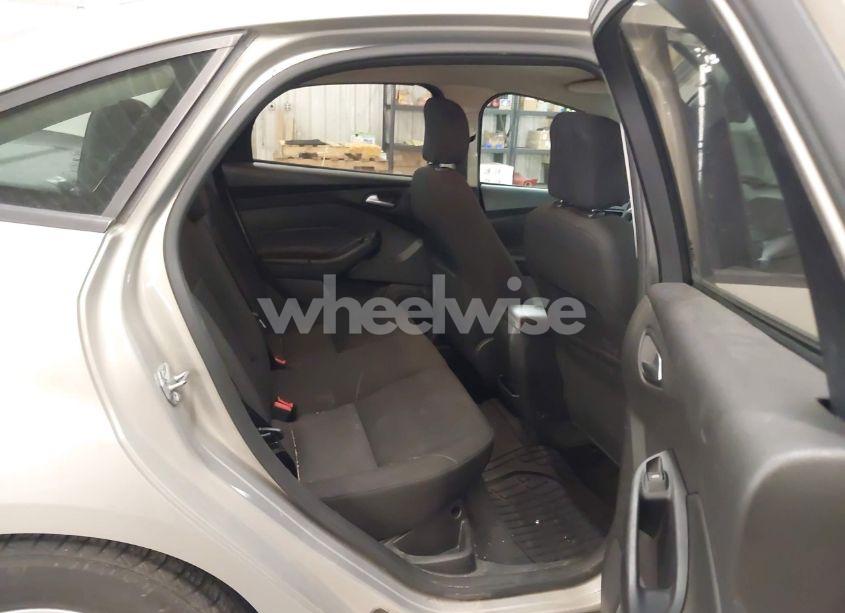 Photo 8 of 2015 Ford Focus SE (VIN 1FADP3F24FL343320)