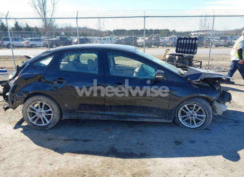 Photo 14 of 2015 Ford Focus SE (VIN 1FADP3F24FL346749)