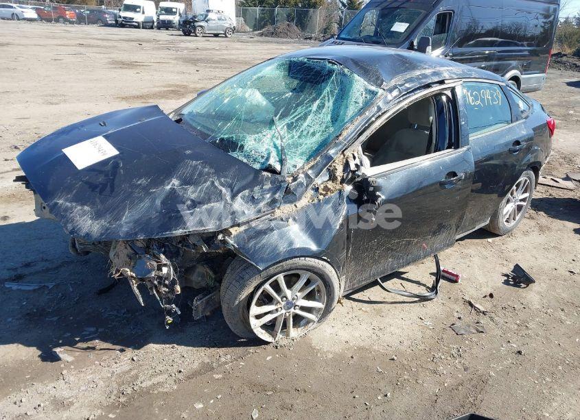 Photo 2 of 2015 Ford Focus SE (VIN 1FADP3F24FL346749)