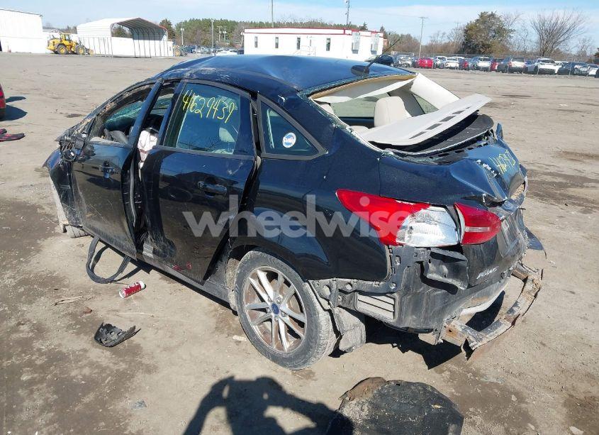 Photo 3 of 2015 Ford Focus SE (VIN 1FADP3F24FL346749)