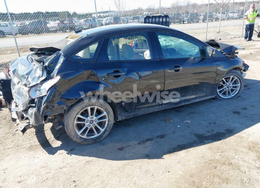 Photo 4 of 2015 Ford Focus SE (VIN 1FADP3F24FL346749)