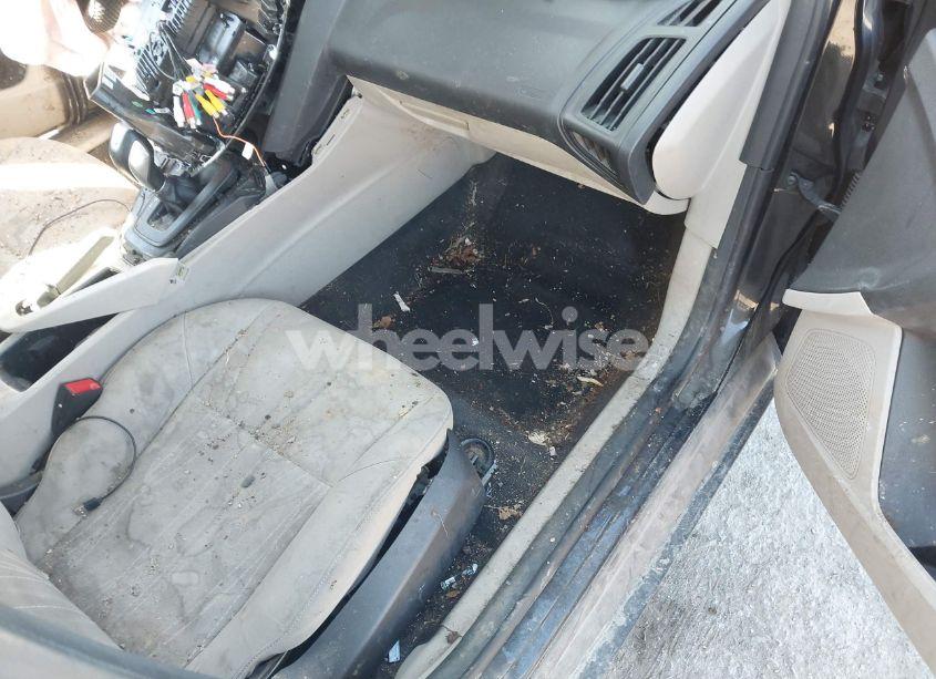 Photo 5 of 2015 Ford Focus SE (VIN 1FADP3F24FL346749)