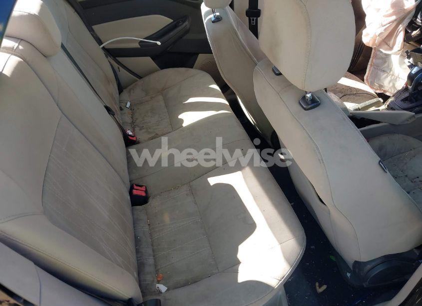 Photo 8 of 2015 Ford Focus SE (VIN 1FADP3F24FL346749)