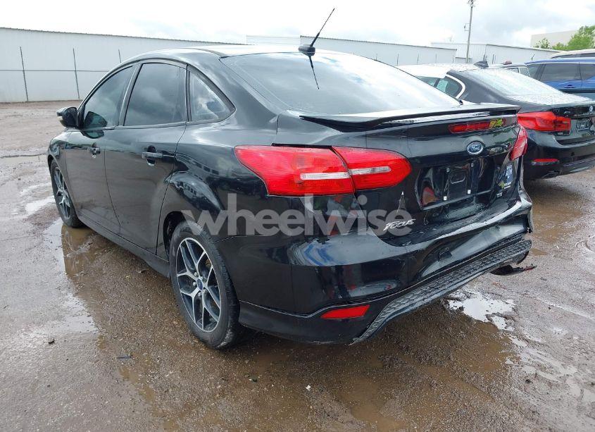 Photo 3 of 2015 Ford Focus SE (VIN 1FADP3F24FL349439)