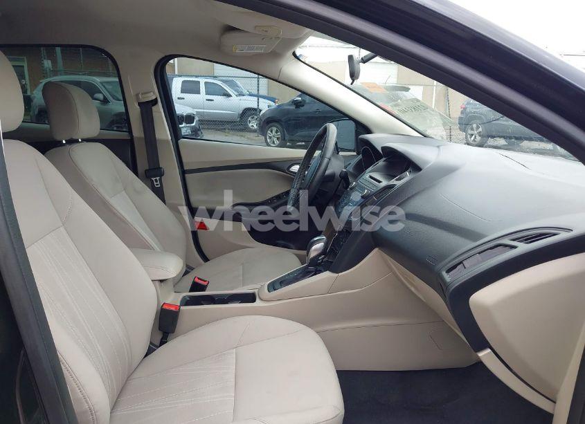 Photo 5 of 2015 Ford Focus SE (VIN 1FADP3F24FL349439)