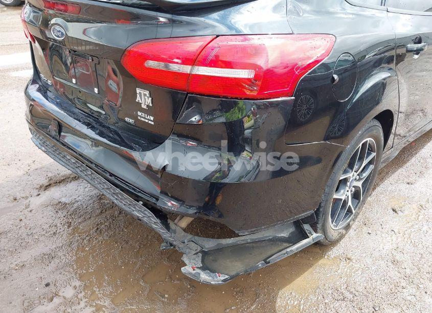 Photo 6 of 2015 Ford Focus SE (VIN 1FADP3F24FL349439)