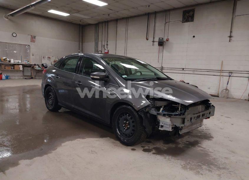 2015 Ford Focus SE (VIN 1FADP3F24FL362109) main photo