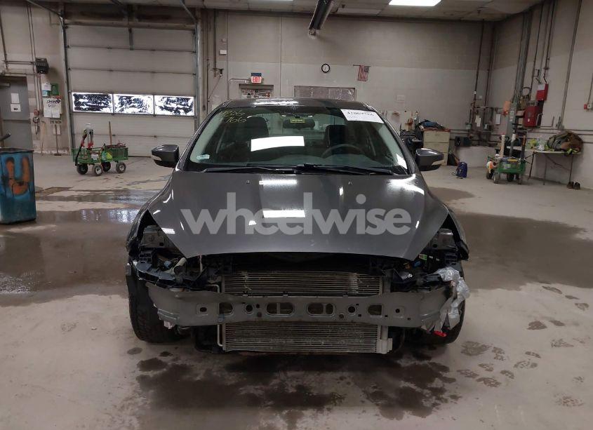 Photo 12 of 2015 Ford Focus SE (VIN 1FADP3F24FL362109)