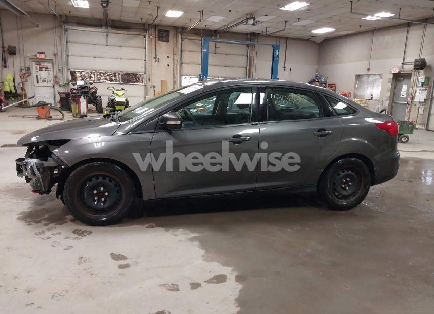 Photo 14 of 2015 Ford Focus SE (VIN 1FADP3F24FL362109)