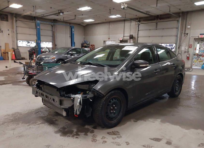 Photo 2 of 2015 Ford Focus SE (VIN 1FADP3F24FL362109)