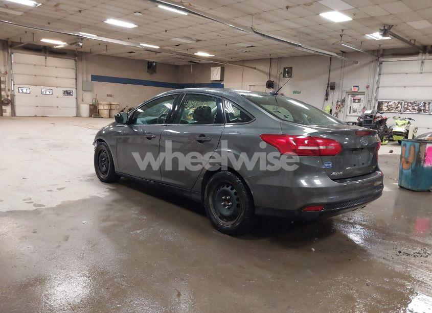 Photo 3 of 2015 Ford Focus SE (VIN 1FADP3F24FL362109)