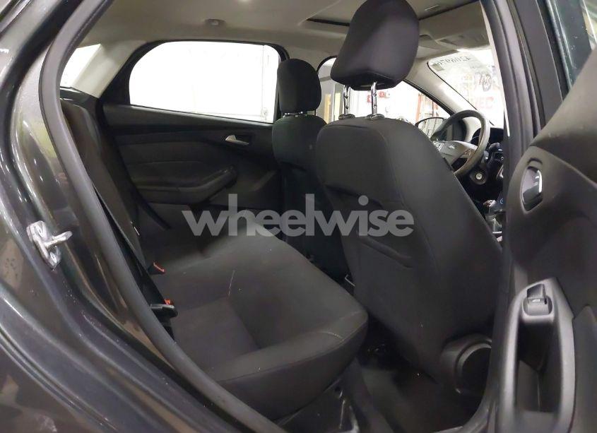 Photo 8 of 2015 Ford Focus SE (VIN 1FADP3F24FL362109)