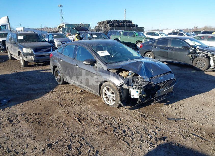 2015 Ford Focus SE (VIN 1FADP3F24FL365155) main photo