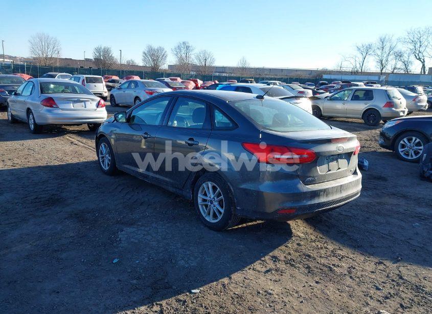 Photo 3 of 2015 Ford Focus SE (VIN 1FADP3F24FL365155)
