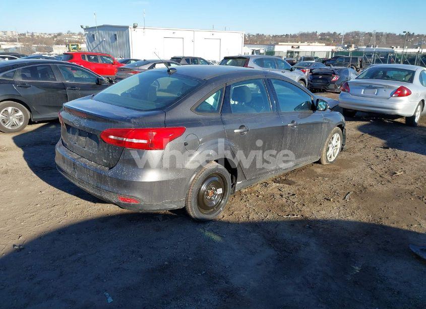 Photo 4 of 2015 Ford Focus SE (VIN 1FADP3F24FL365155)