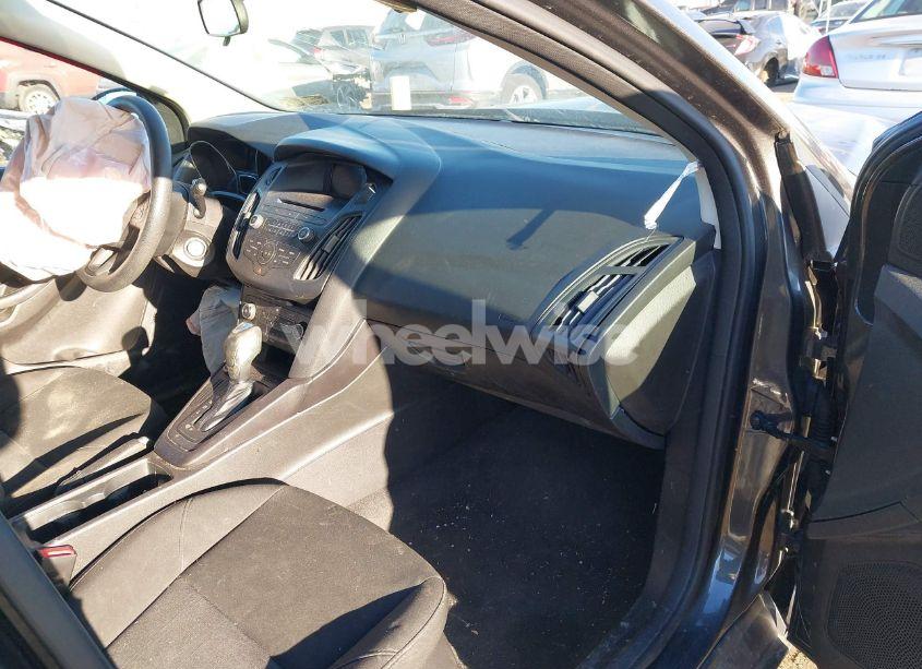 Photo 5 of 2015 Ford Focus SE (VIN 1FADP3F24FL365155)