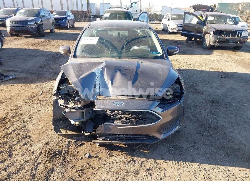 Photo 6 of 2015 Ford Focus SE (VIN 1FADP3F24FL365155)