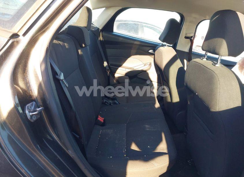 Photo 8 of 2015 Ford Focus SE (VIN 1FADP3F24FL365155)