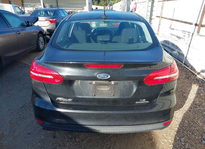 Photo 16 of 2015 Ford Focus SE (VIN 1FADP3F24FL366502)