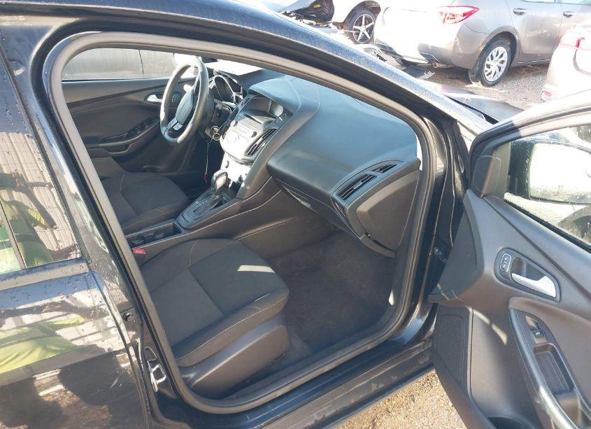 Photo 5 of 2015 Ford Focus SE (VIN 1FADP3F24FL366502)