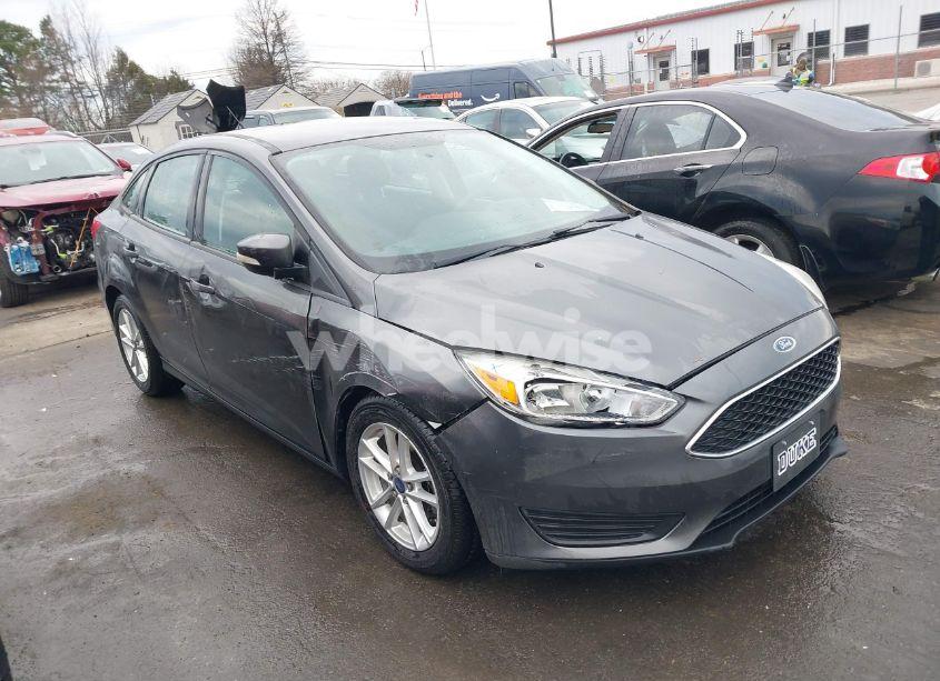 2015 Ford Focus SE (VIN 1FADP3F24FL387382) main photo