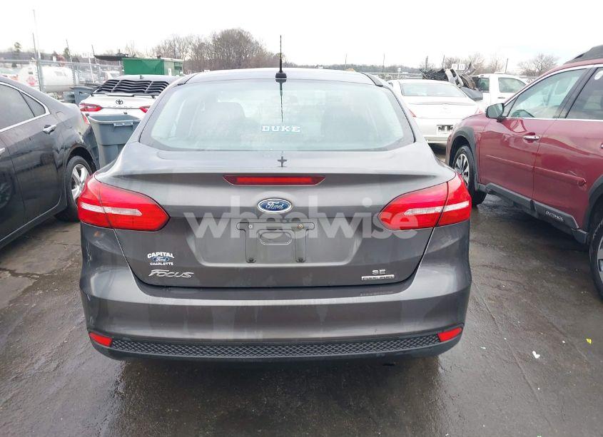 Photo 16 of 2015 Ford Focus SE (VIN 1FADP3F24FL387382)