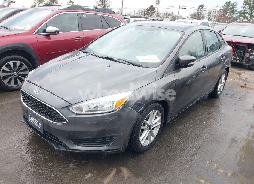 Photo 2 of 2015 Ford Focus SE (VIN 1FADP3F24FL387382)
