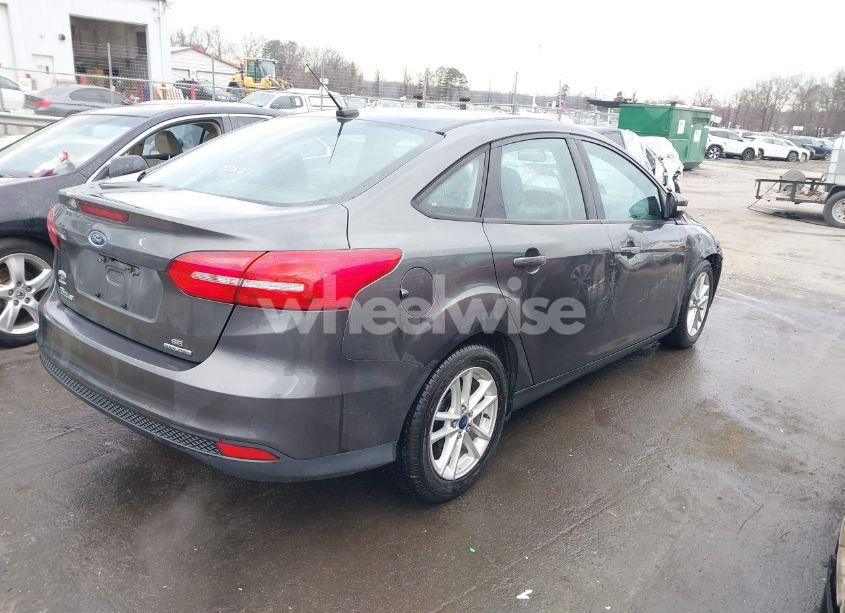 Photo 4 of 2015 Ford Focus SE (VIN 1FADP3F24FL387382)