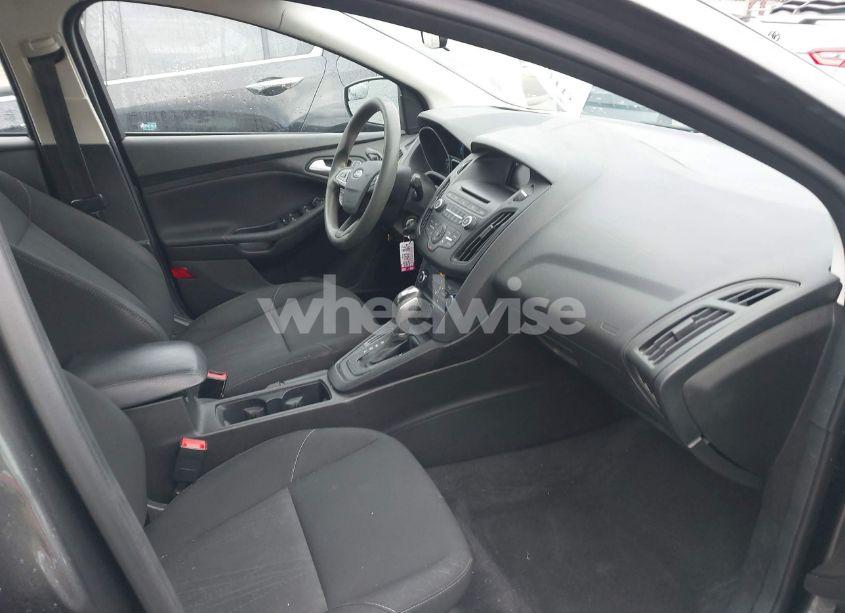 Photo 5 of 2015 Ford Focus SE (VIN 1FADP3F24FL387382)
