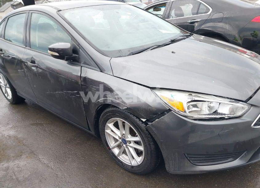Photo 6 of 2015 Ford Focus SE (VIN 1FADP3F24FL387382)