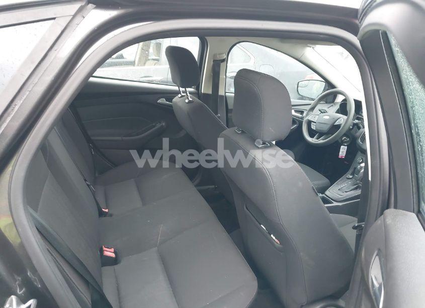 Photo 8 of 2015 Ford Focus SE (VIN 1FADP3F24FL387382)