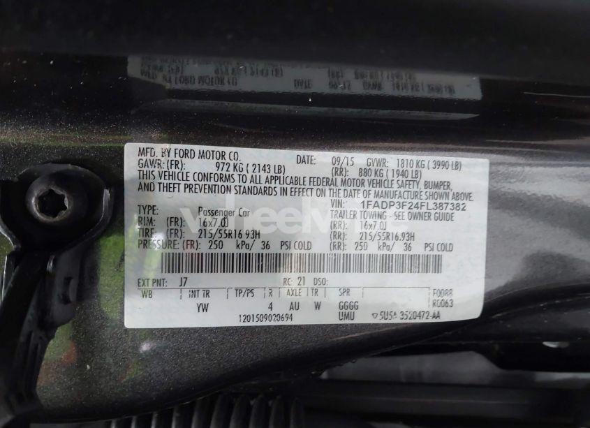 Photo 9 of 2015 Ford Focus SE (VIN 1FADP3F24FL387382)