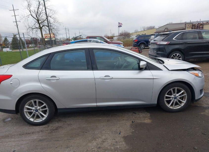Photo 13 of 2016 Ford Focus SE (VIN 1FADP3F24GL220554)
