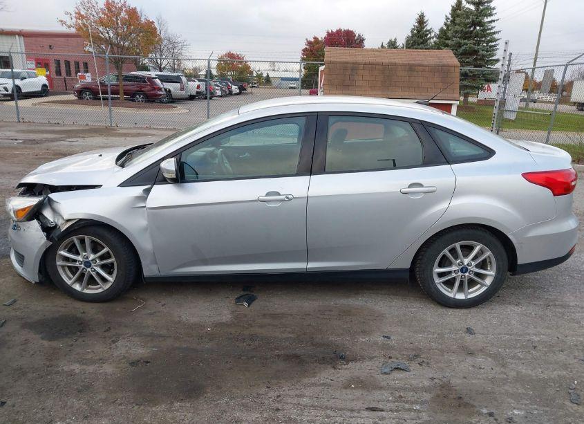 Photo 14 of 2016 Ford Focus SE (VIN 1FADP3F24GL220554)