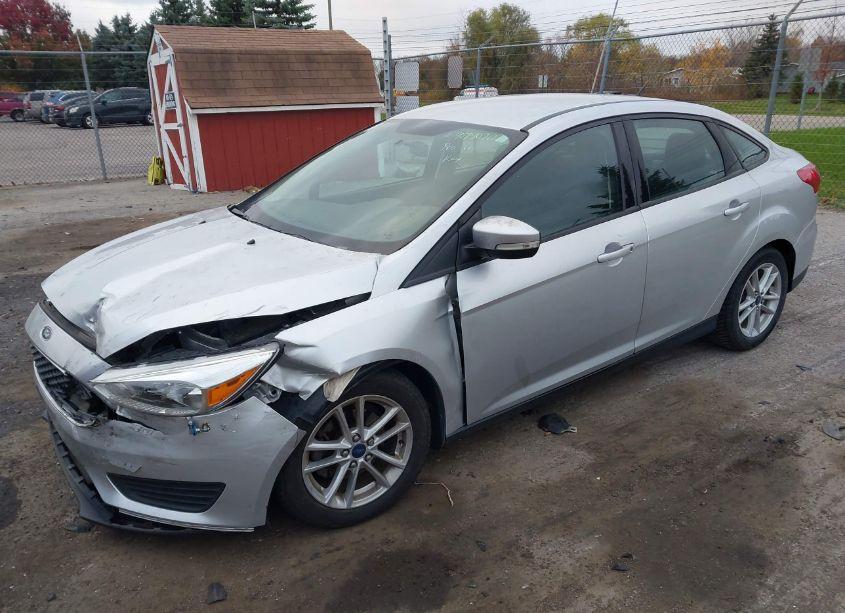 Photo 2 of 2016 Ford Focus SE (VIN 1FADP3F24GL220554)