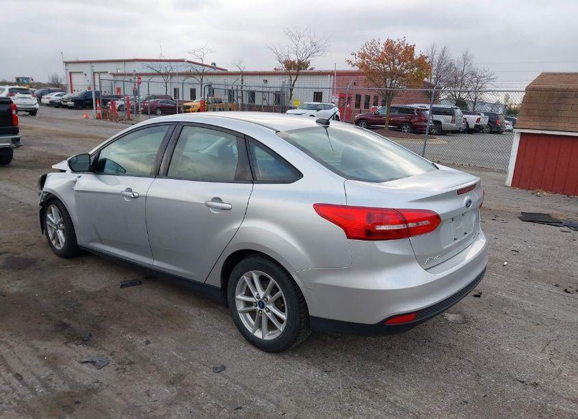 Photo 3 of 2016 Ford Focus SE (VIN 1FADP3F24GL220554)