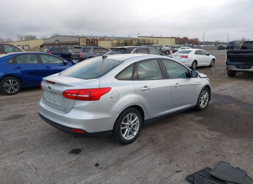 Photo 4 of 2016 Ford Focus SE (VIN 1FADP3F24GL220554)