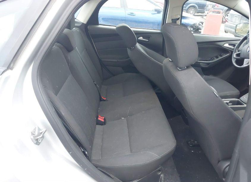 Photo 8 of 2016 Ford Focus SE (VIN 1FADP3F24GL220554)