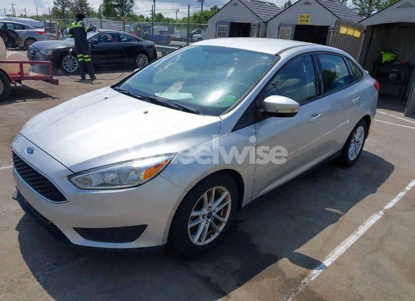 Photo 2 of 2016 Ford Focus SE (VIN 1FADP3F24GL244241)