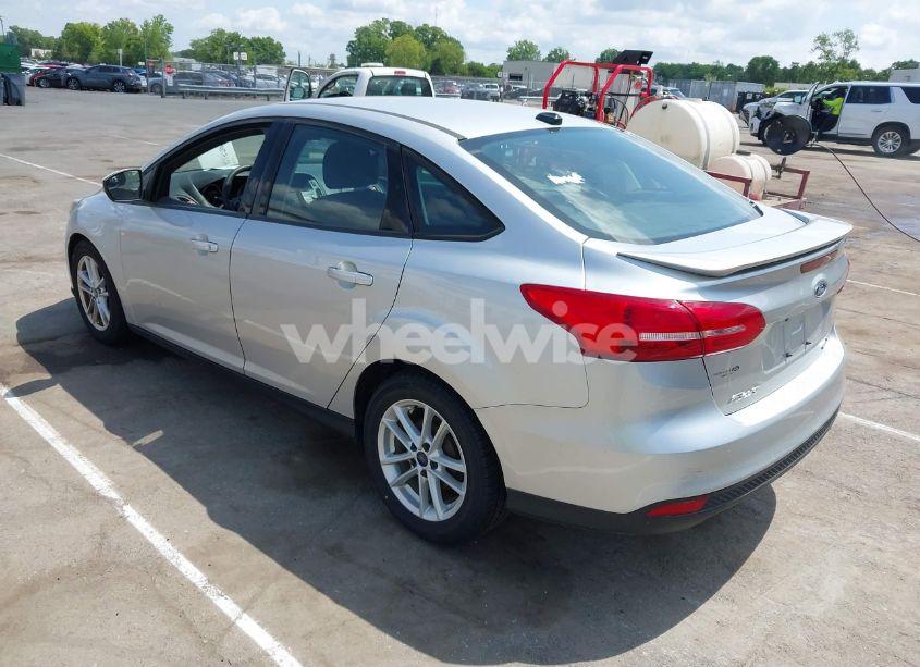 Photo 3 of 2016 Ford Focus SE (VIN 1FADP3F24GL244241)