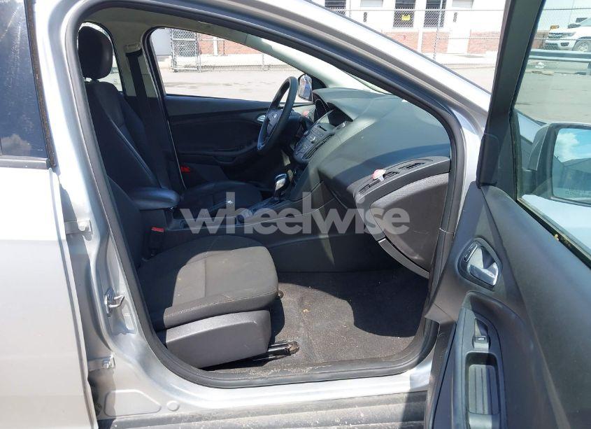 Photo 5 of 2016 Ford Focus SE (VIN 1FADP3F24GL244241)