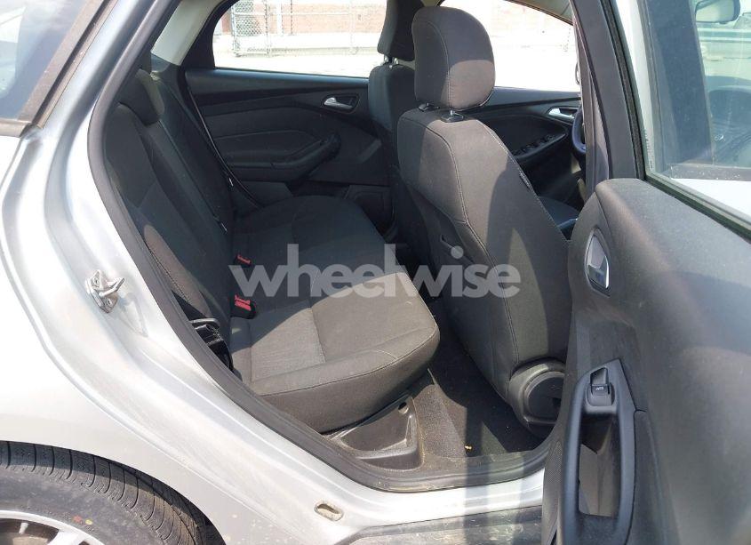 Photo 8 of 2016 Ford Focus SE (VIN 1FADP3F24GL244241)