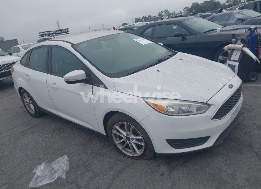 2016 Ford Focus SE (VIN 1FADP3F24GL255000) main photo