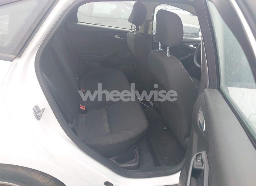 Photo 8 of 2016 Ford Focus SE (VIN 1FADP3F24GL255000)