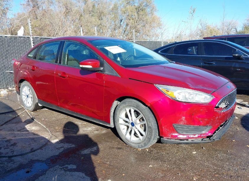Photo 13 of 2016 Ford Focus SE (VIN 1FADP3F24GL262867)